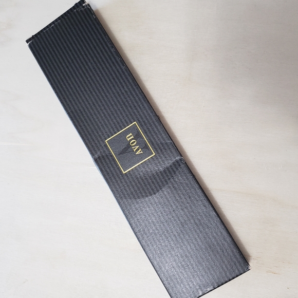 Avon Watch Women Silver Gold Tone Round Dial 24mm New Battery Adj Band 8" - Picture 7 of 7